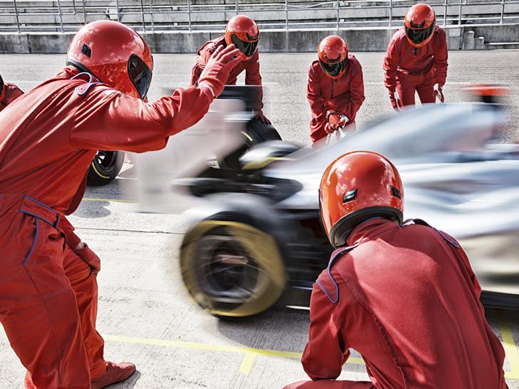 motor racing pitstop crew