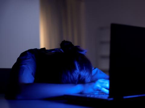 Tips on using technology to identify and help struggling students before they fall behind in online courses
