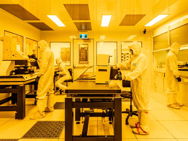 Researchers in the Device Foundry, one of three facilities comprising the Centre for Research and Applications in Fluidic Technologies (CRAFT), an ISI at the University of Toronto (Image credit: Dahlia Katz)